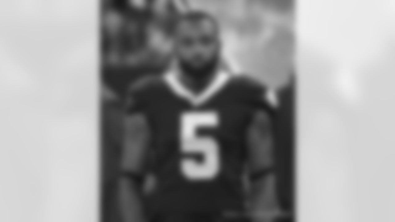 New Orleans Saints wide receiver Jarvis Landry (5) warms up ahead of their 2022 Week 2 game against the Tampa Bay Buccaneers.