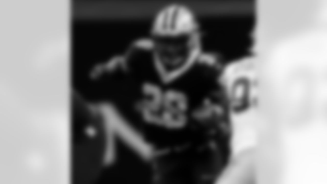Game action photos from the New Orleans Saints vs. San Francisco 49ers matchup in Week 10 of the 2020 NFL season.