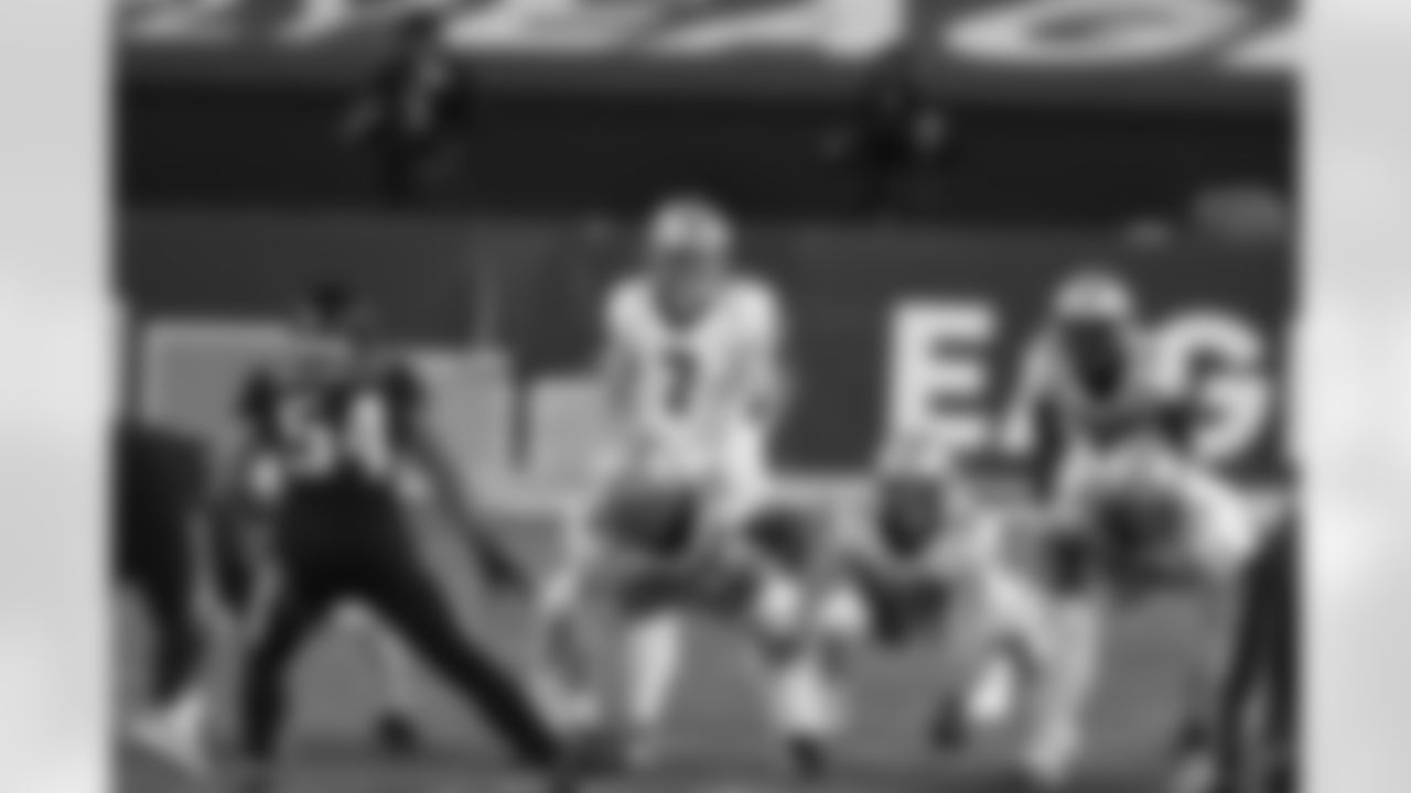 Game action photos from the New Orleans Saints vs. Philadelphia Eagles matchup in Week 14 of the 2020 NFL season.