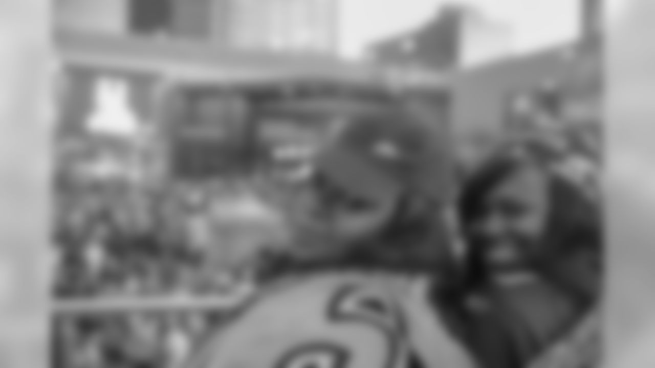 Gallery-Fans-2560-1440-1360