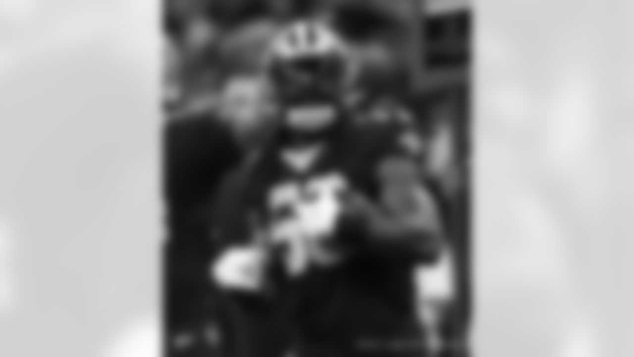 New Orleans Saints linebacker Demario Davis (56) in action during their 2022 Week 2 game against the Tampa Bay Buccaneers.