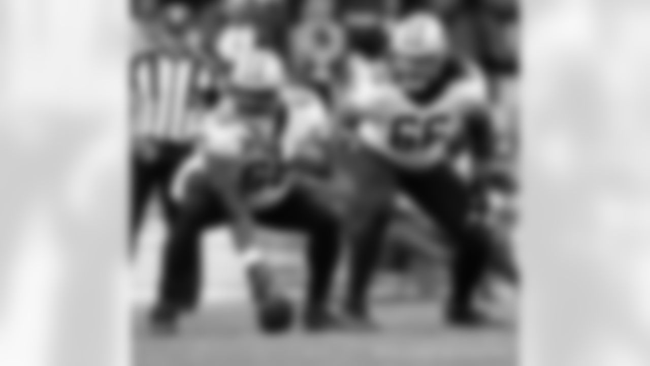 New Orleans Saints players in action during their 2022 Week 10 game against the Pittsburgh Steelers.