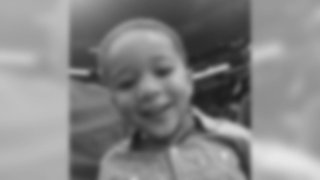 Craig Robertson: Lil man 1st basketball game