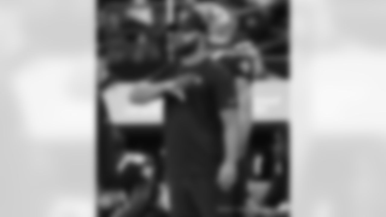New Orleans Saints co-defensive coordinator Kris Richard in action during their 2022 Week 2 game against the Tampa Bay Buccaneers.