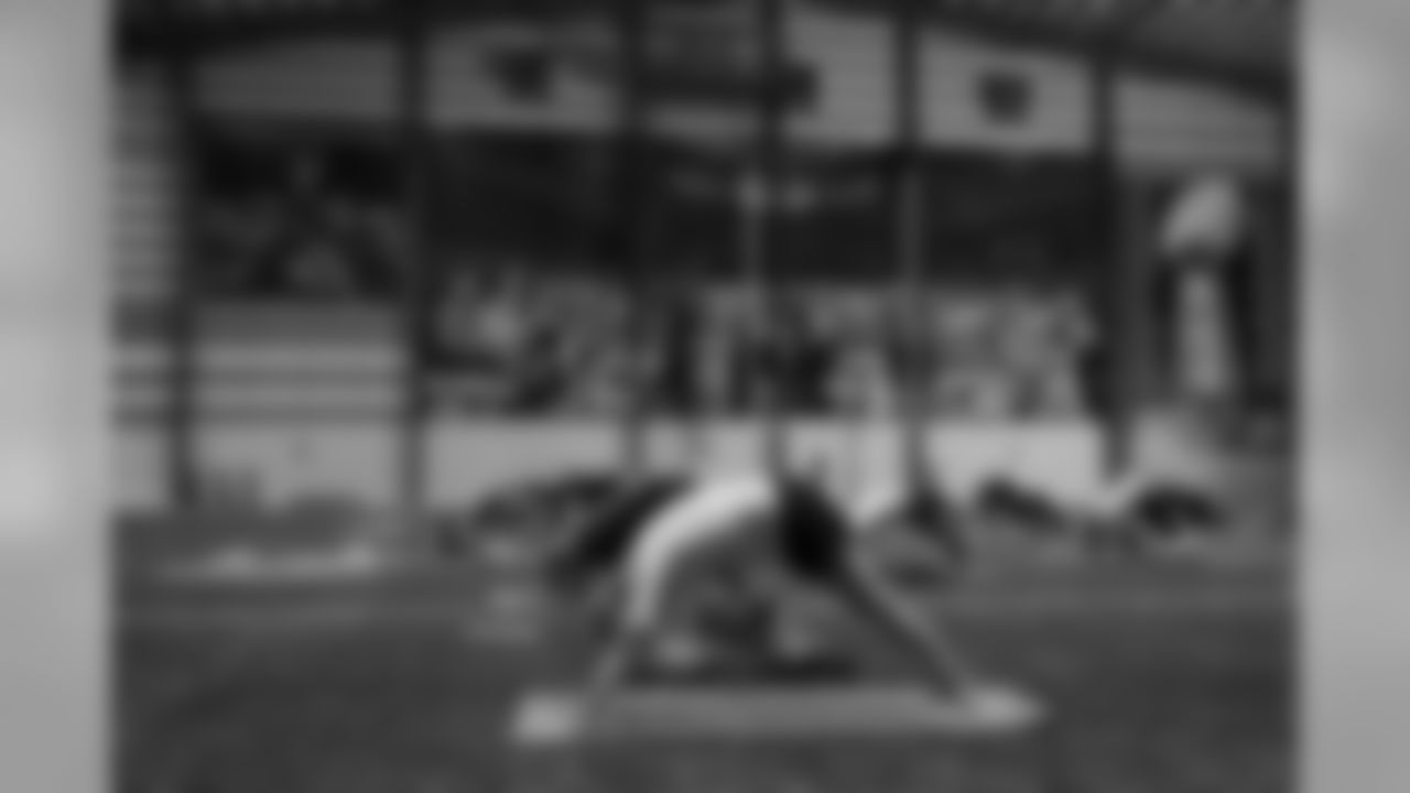 Gallery_GamedayYoga_10081914