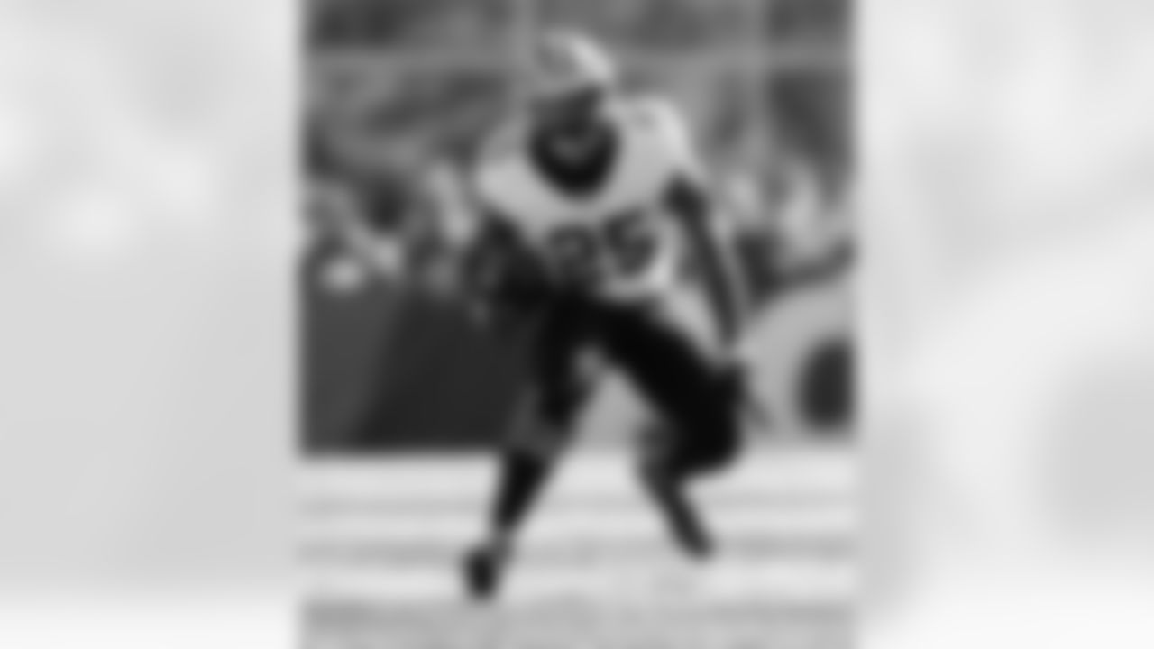 Check out the game action shots from the New Orleans Saints game against the New England Patriots in Week 5 of the 2023 NFL season\ including running back Kendre Miller (25)