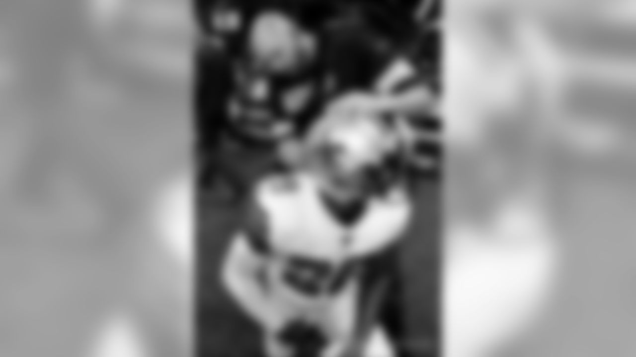 Pregame photos as the New Orleans Saints players' prepare for week 13 before taking on the Atlanta Falcons at Mercedes-Benz Stadium.