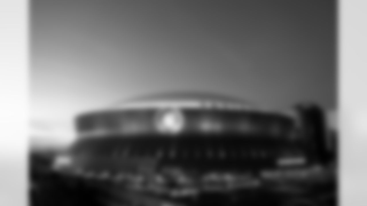 Caesar's Superdome lit up for the Holidays. Photographed on Thursday, December 23, 2021. (Michael DeMocker / NFL LCC)