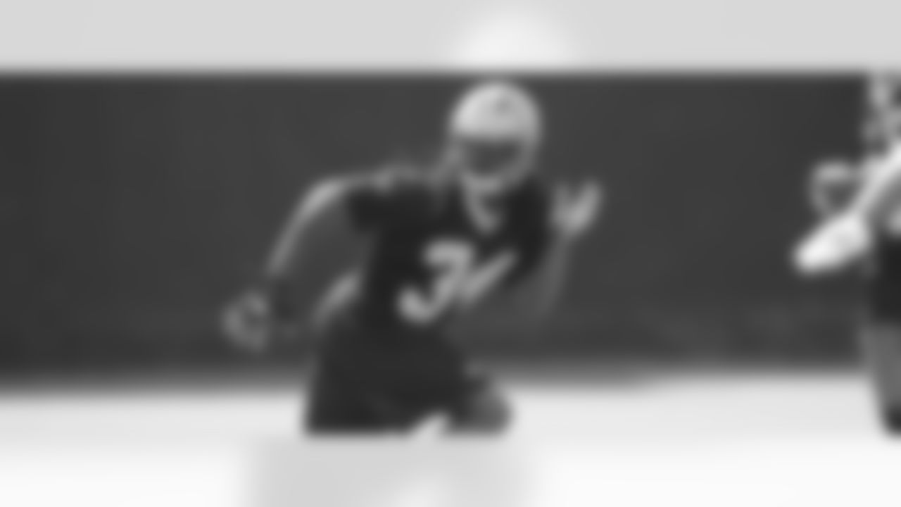 Robinson Reads the QB's Eyes and Darts to Defend A Pass