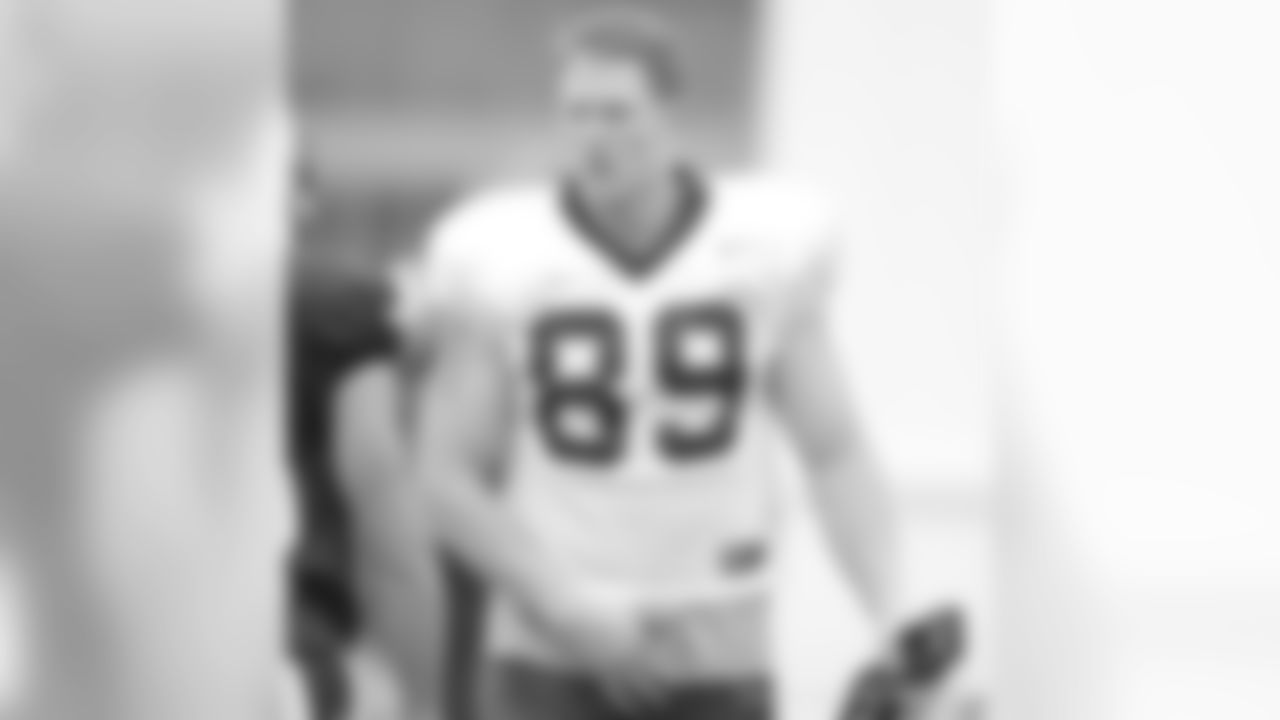 89 TE Josh Hill