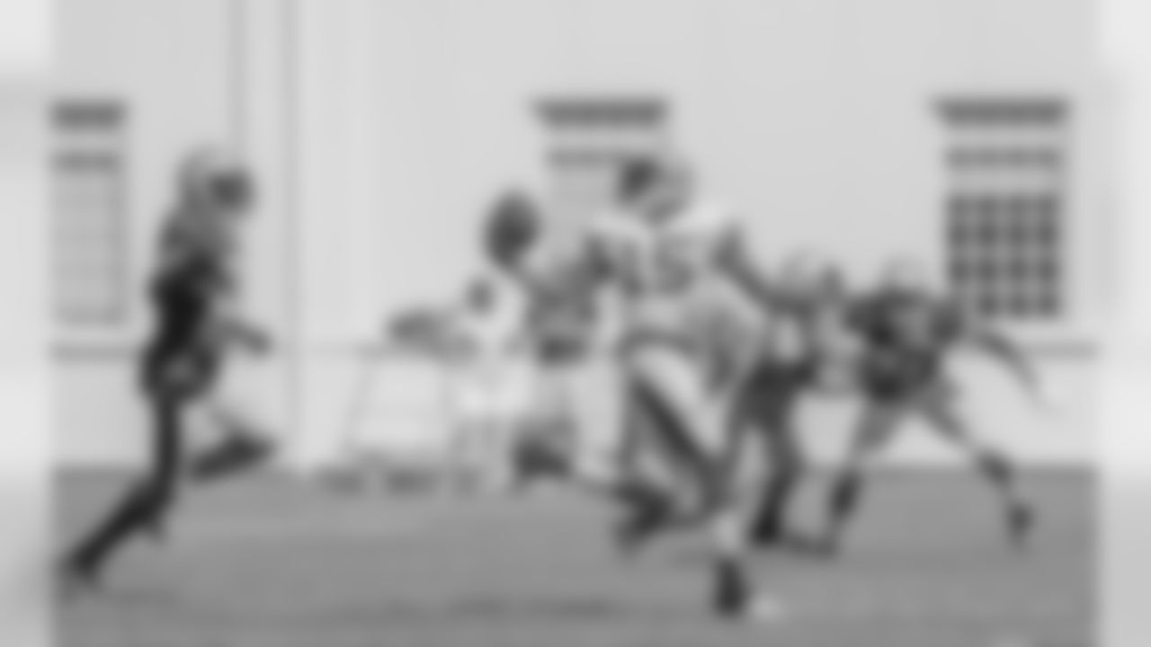 15 WR Seantavius Jones