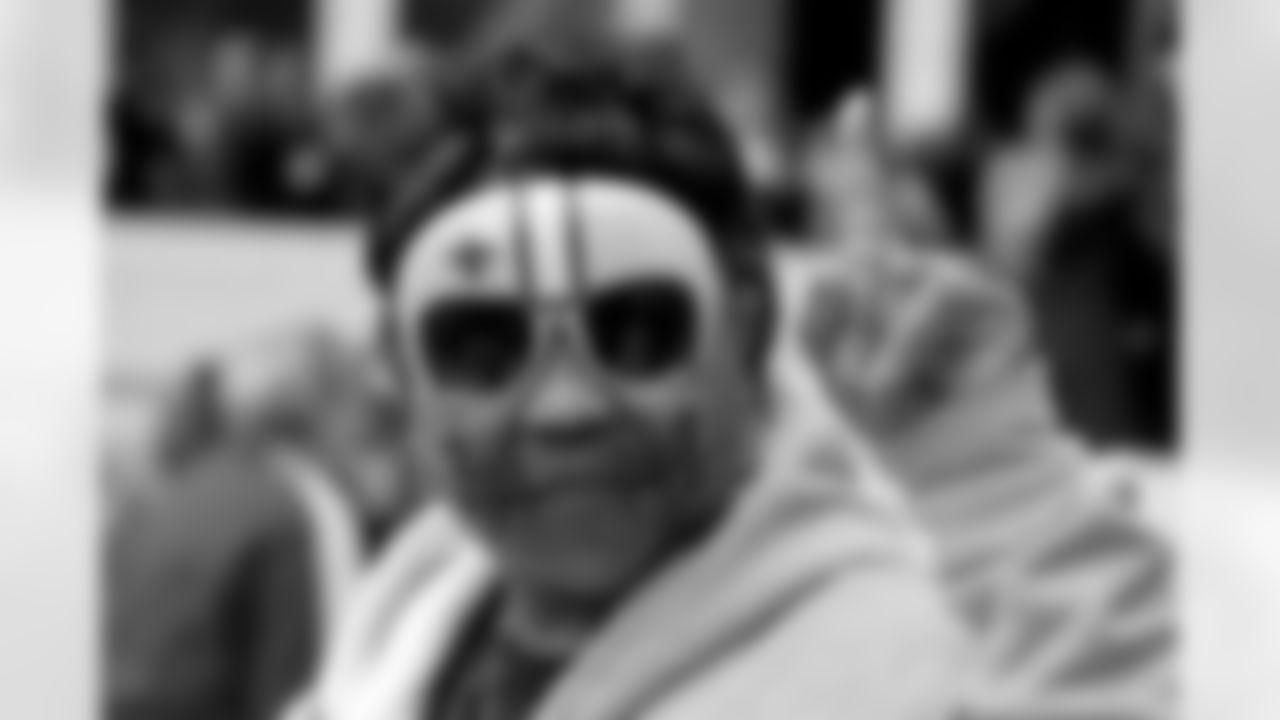 Gallery-best-fan-costumes-102621-0047