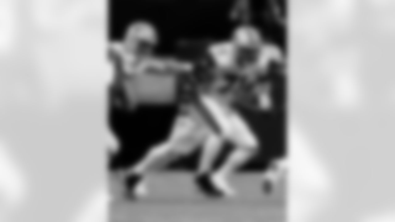 Game action photos from the New Orleans Saints vs. Minnesota Vikings matchup on Christmas Day in Week 16 of the 2020 NFL season.