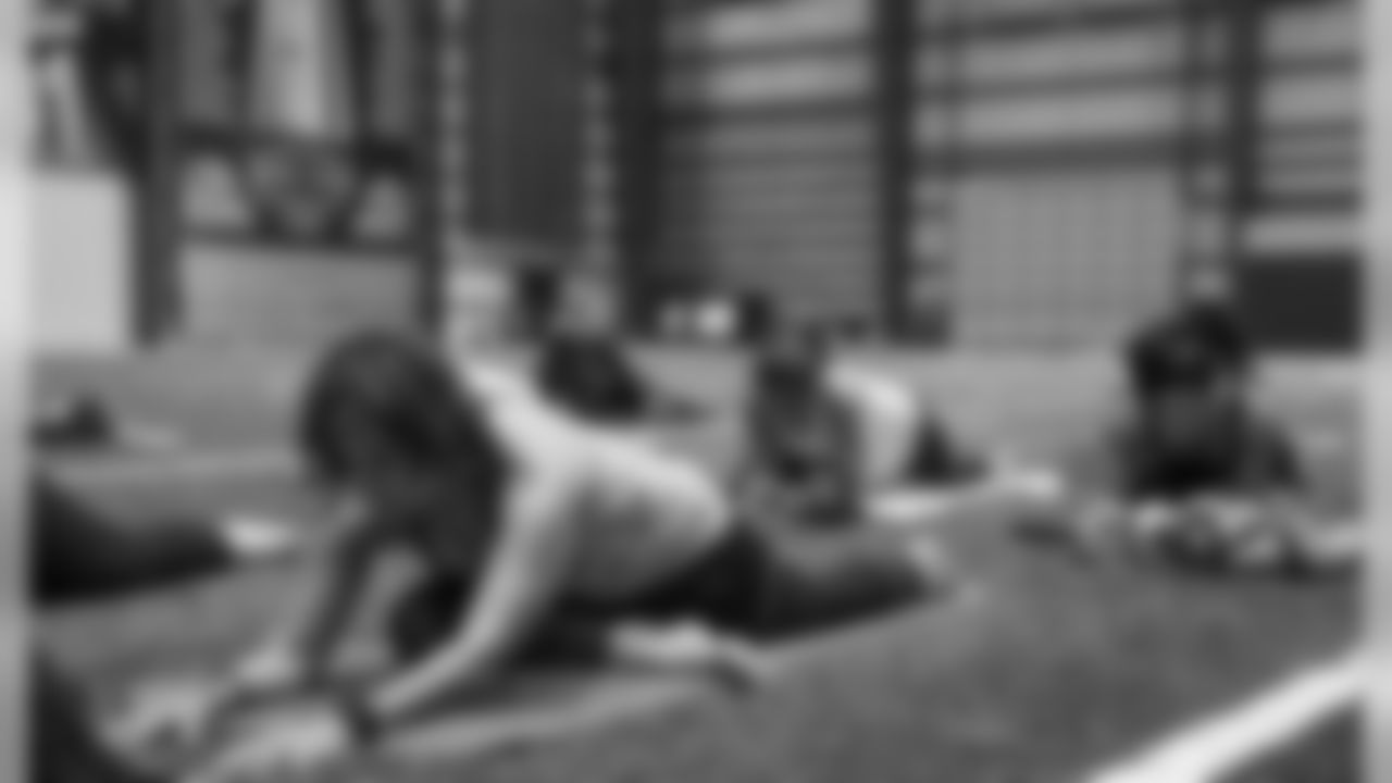 Gallery_GamedayYoga_10081908