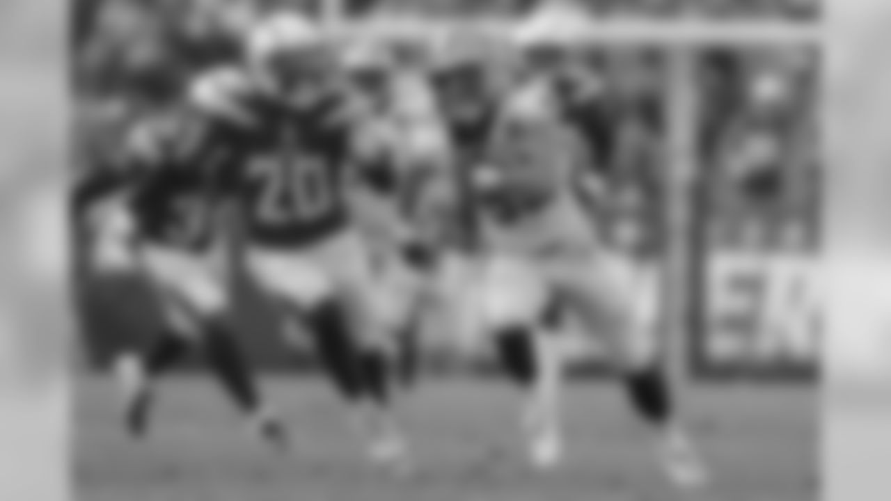 Gallery-saints-chargers-psgame3-2560x1440-2351