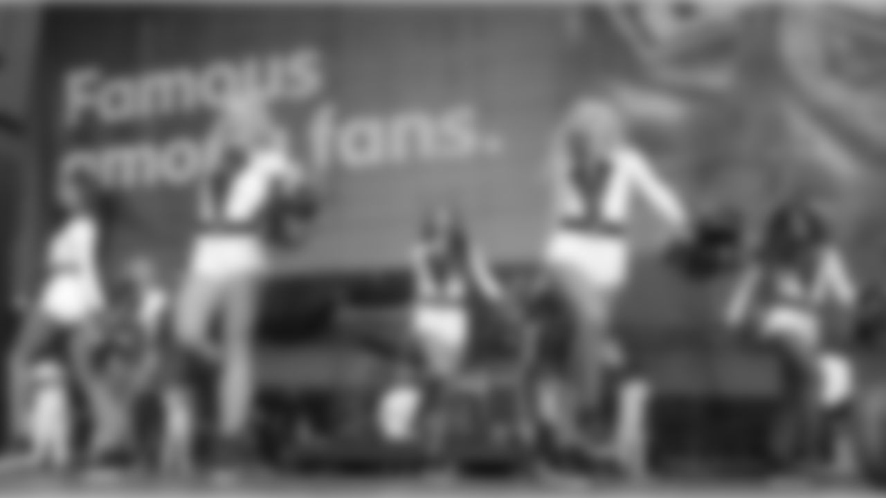 Gallery-Champion-Square-Gameday-2560x1440-20190807_0459