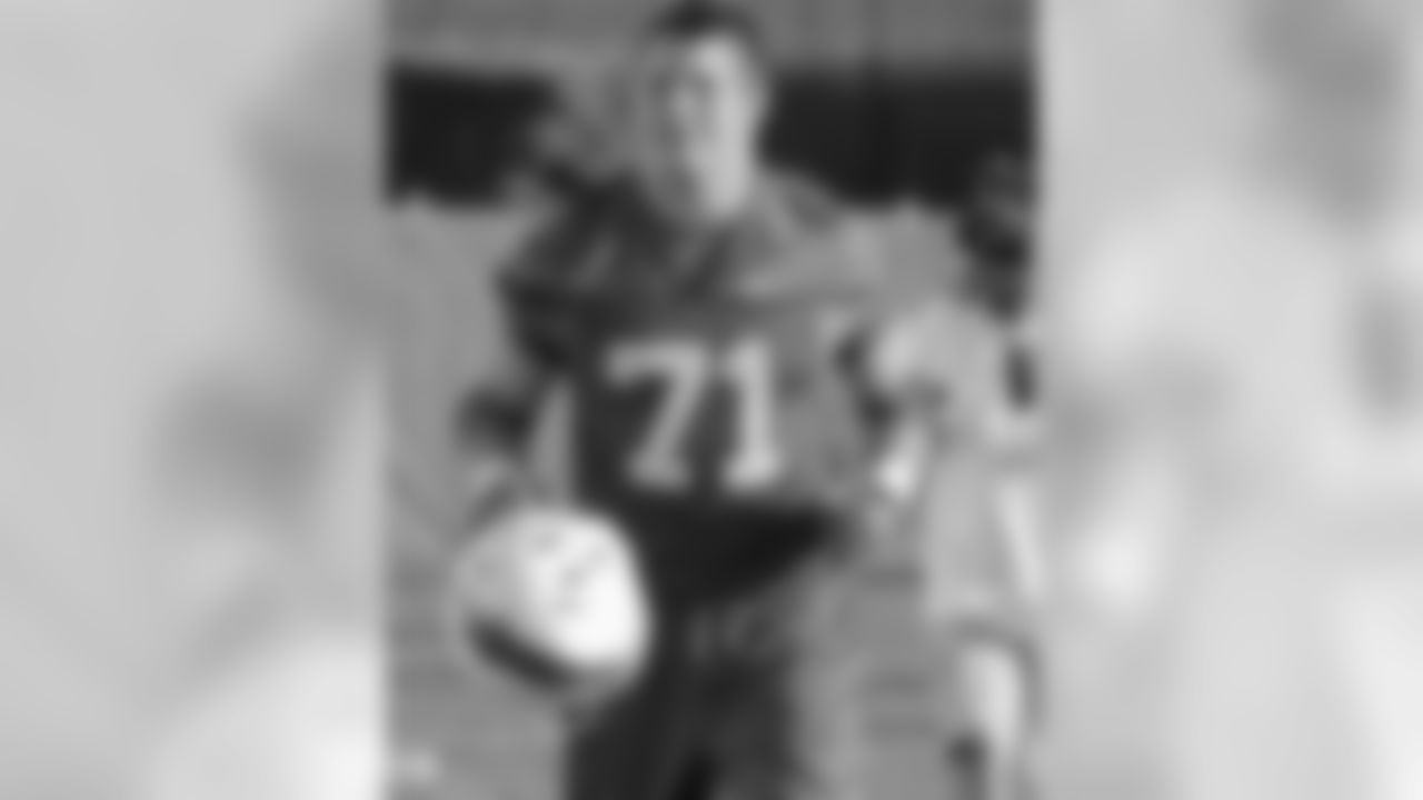 Anthony Chickillo: First practice is college 9 years ago today, blessed to be still doing what I love #tbt