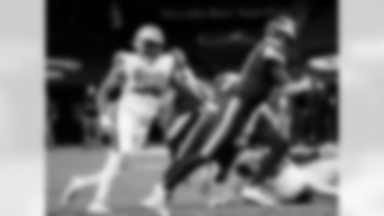 Game action photos from the New Orleans Saints vs. Minnesota Vikings matchup on Christmas Day in Week 16 of the 2020 NFL season.