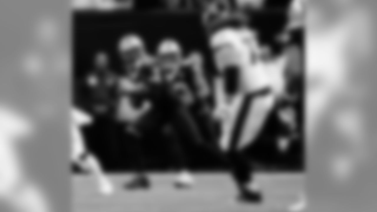 Saints 20 - Eagles 14 (W)
Divisional Game
Michael C. Hebert