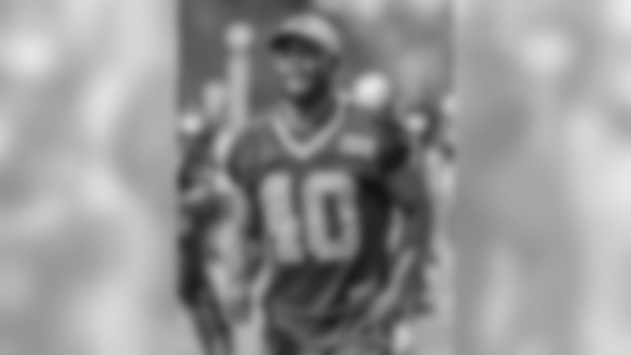 40 CB Delvin Breaux