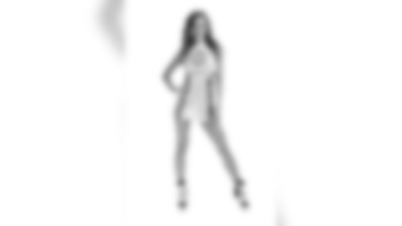 Gallery_Faces_Saintsations_SarahB_011819_01