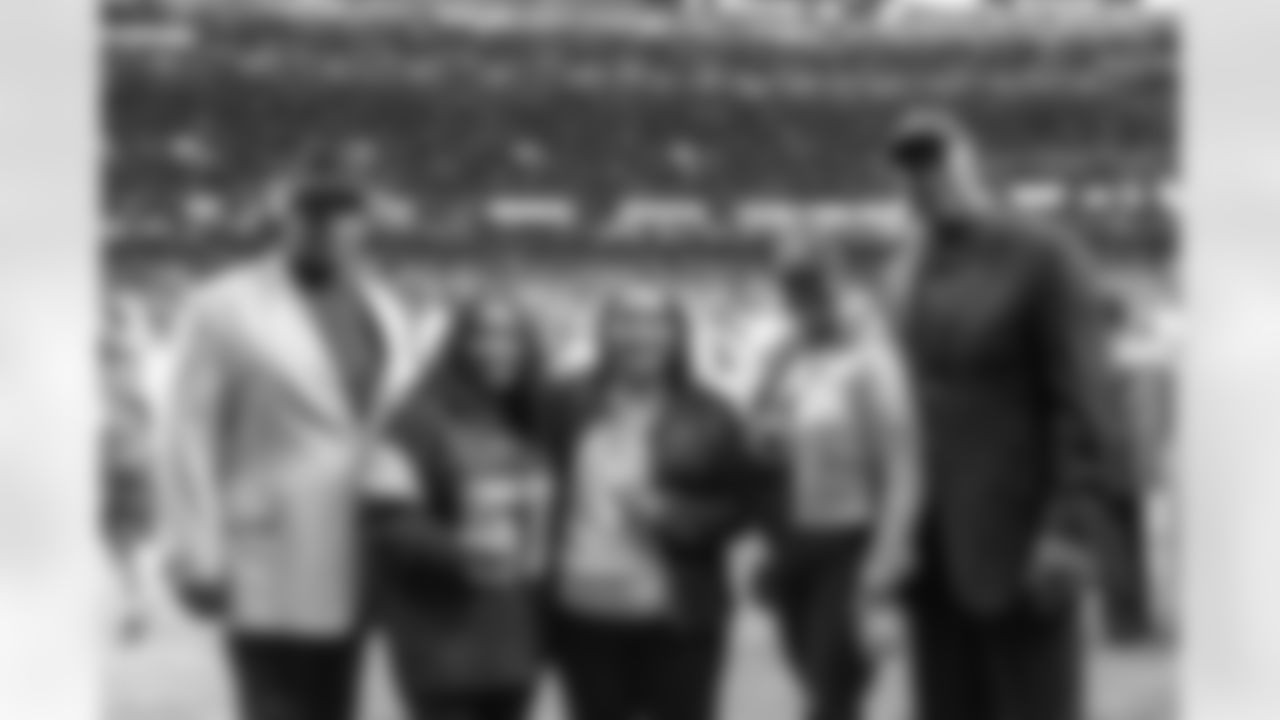 New Orleans Saints legend Sam Mills was inducted into the Saints Ring of Honor on Thursday, December 2, 2021 as the Saints took on the Dallas Cowboys on Thursday night.