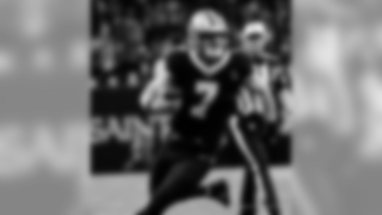 Saints 20 - Eagles 14 (W)
Divisional Game
Michael C. Hebert