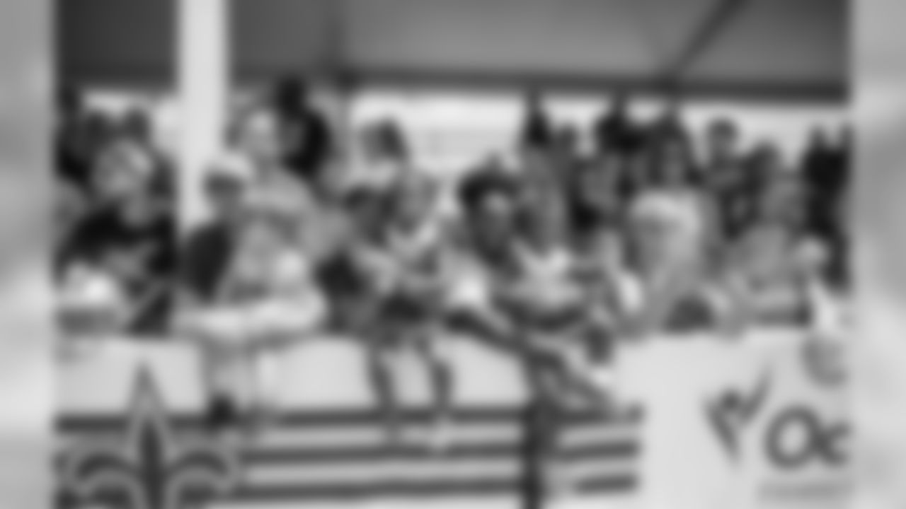 Gallery_TrainingCamp_Fans_080319101