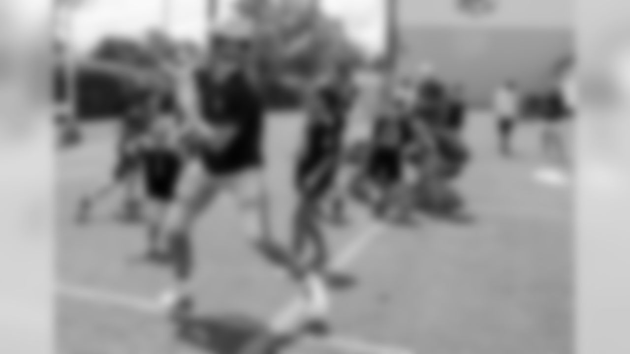 Gallery_TrainingCamp_QBChallenge_08031986