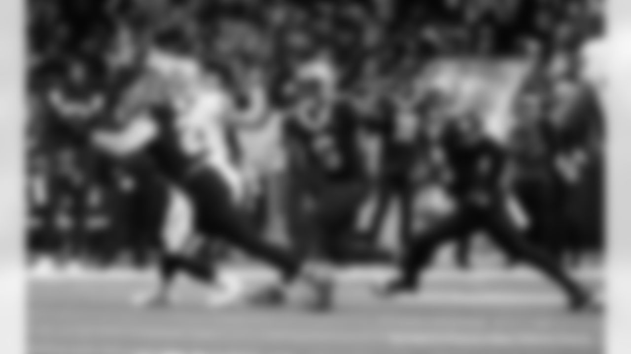 New Orleans Saints linebacker Pete Werner and safety Marcus Maye in action during their 2022 Week 8 game against the Las Vegas Raiders.