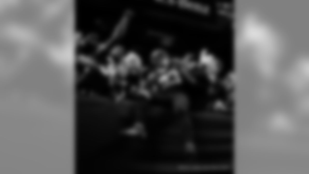 Saints 20 - Eagles 14 (W)
Divisional Game
Michael C. Hebert