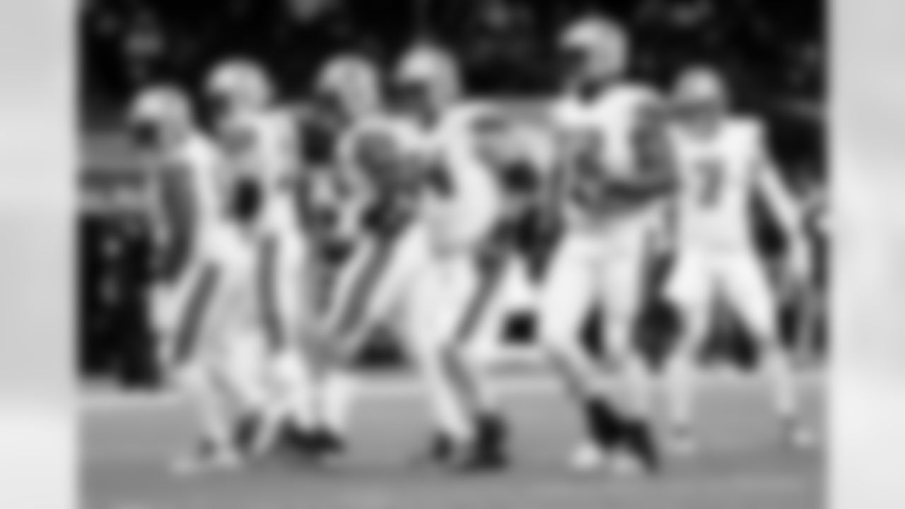 Game action photos from the New Orleans Saints vs. Minnesota Vikings matchup on Christmas Day in Week 16 of the 2020 NFL season.