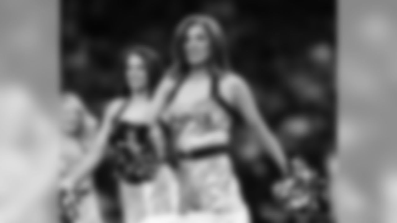 Gallery_Faces_Saintsations_Megan_011819_09