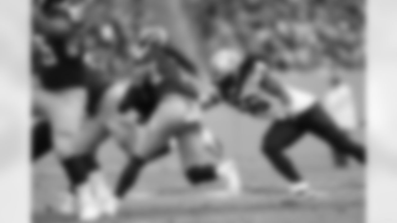 Check out photos of New Orleans Saints linebacker Demario Davis in action during the 2021 NFL season.