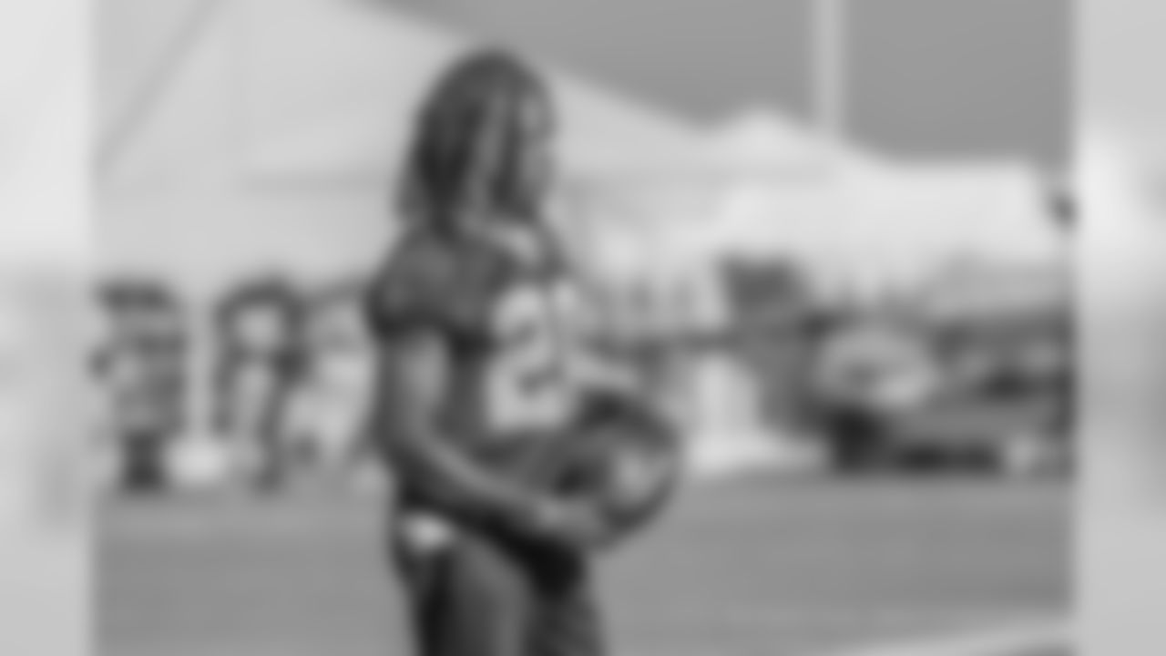 20 CB Brian Dixon