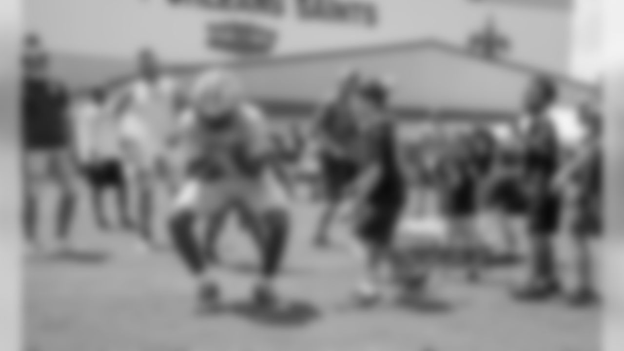 Gallery_TrainingCamp_QBChallenge_08031974