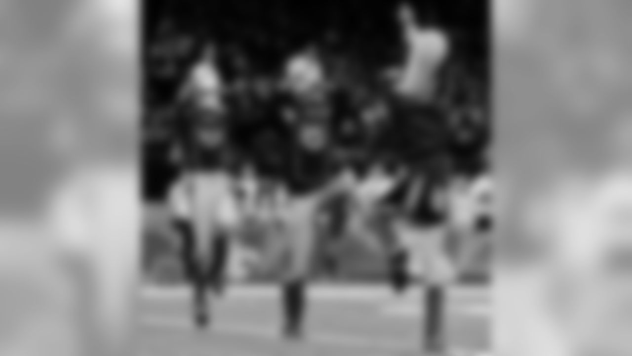 Saints 20 - Eagles 14 (W)
Divisional Game
Michael C. Hebert