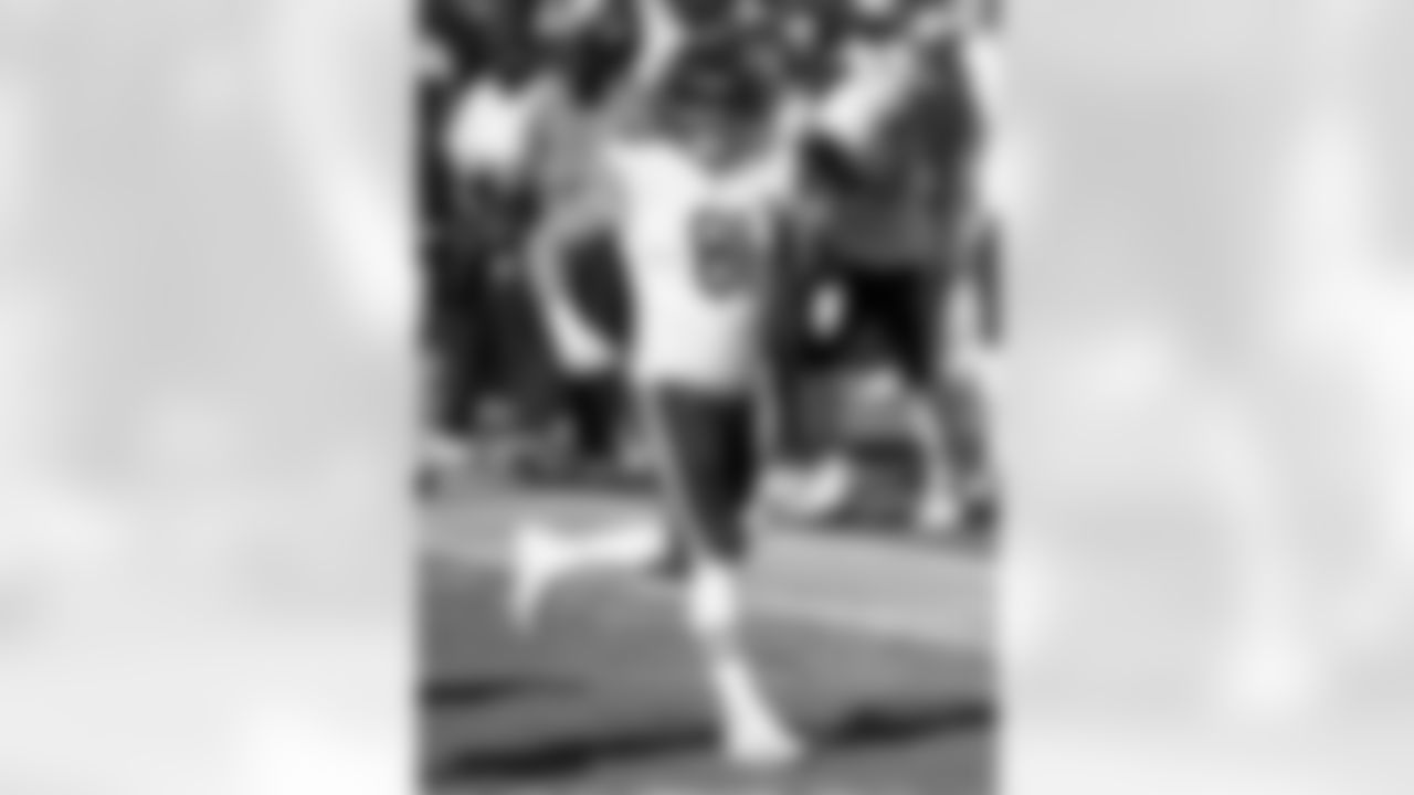 New Orleans Saints announced that they have agreed to terms with free agent tight end J.P Holtz on Monday, April 4, 2022. Check out J.P. in action with the Chicago Bears during his career.