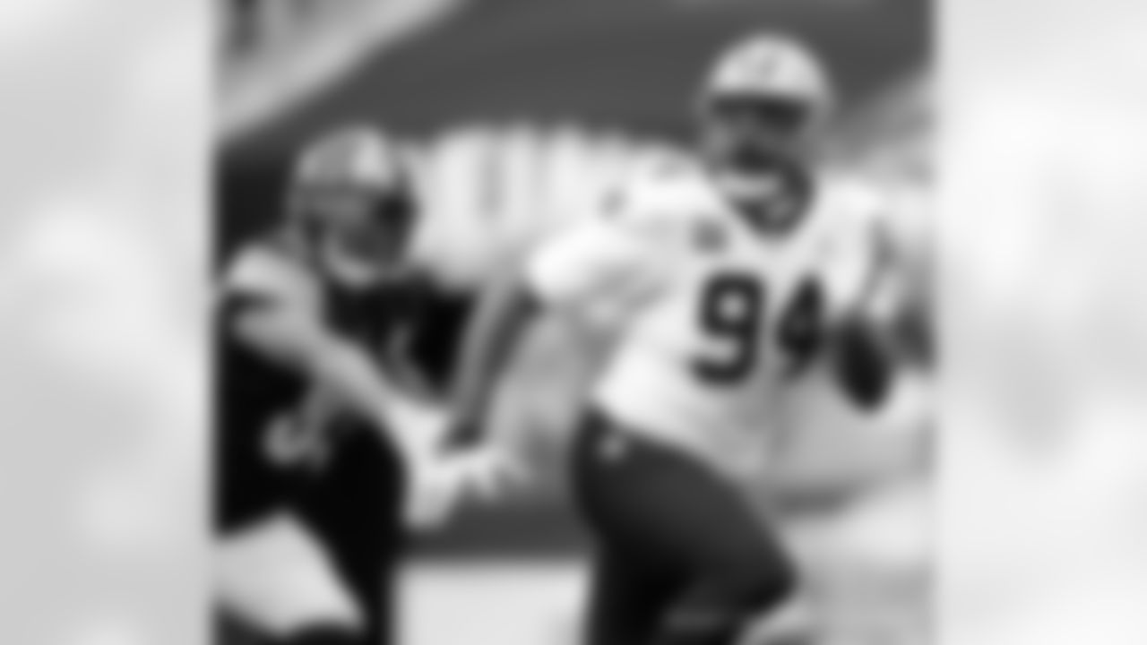 New Orleans Saints players in action during their 2022 Week 10 game against the Pittsburgh Steelers.