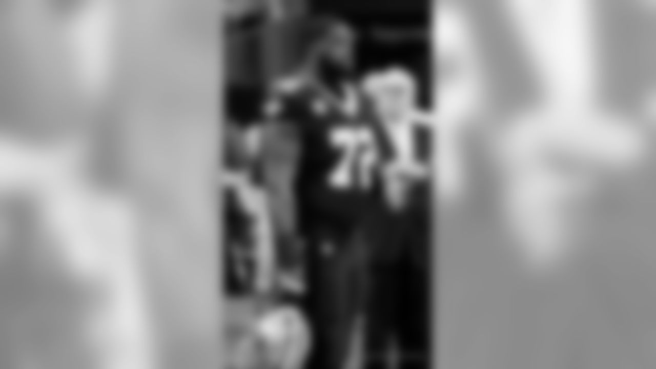 New Orleans Saints players and staff prepare for their Week 8 matchup against the Arizona Cardinals during the 2019 NFL season.