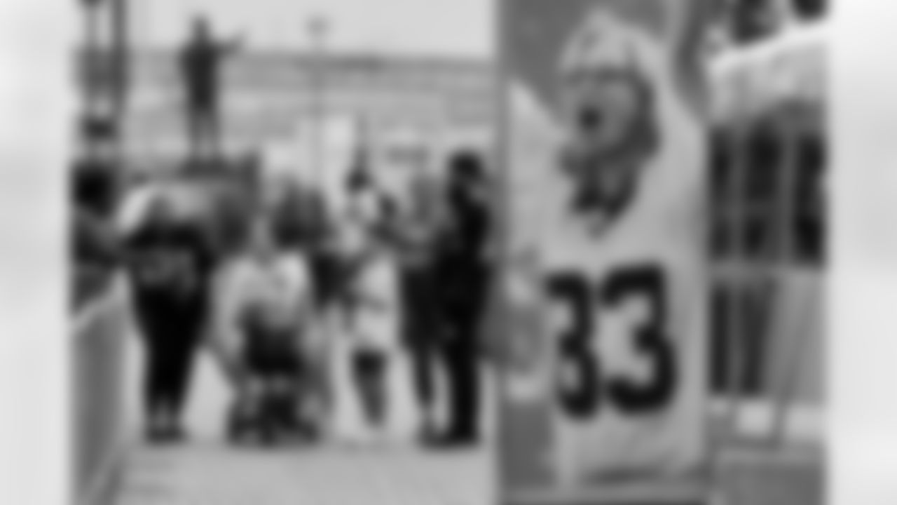 New Orleans Saints fans check out open practice at 2022 Saints Training Camp presented by Rouses Markets on Sunday, August 21 at the Caesars Superdome.