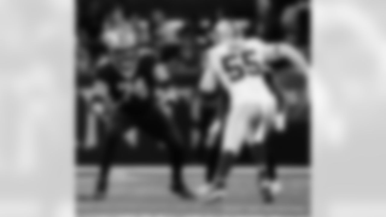 New Orleans Saints offensive lineman James Hurst in action during their 2022 Week 8 game against the Las Vegas Raiders.