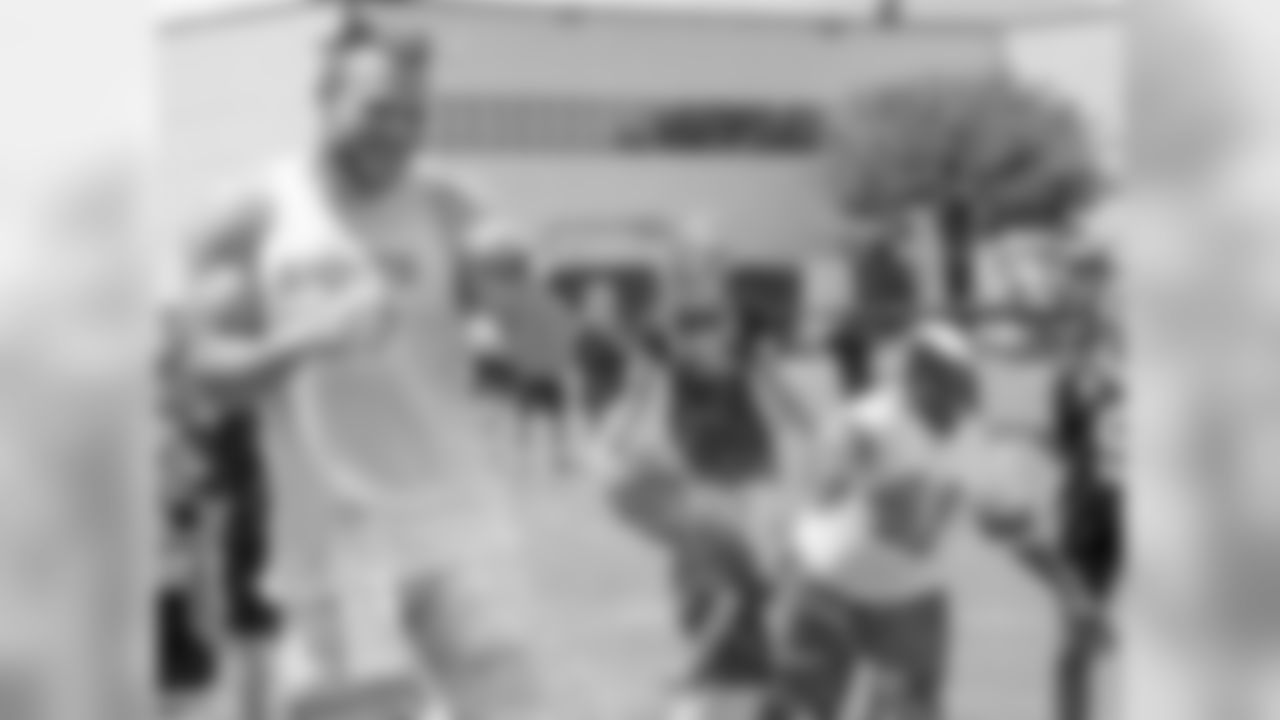 Gallery_TrainingCamp_QBChallenge_08031969