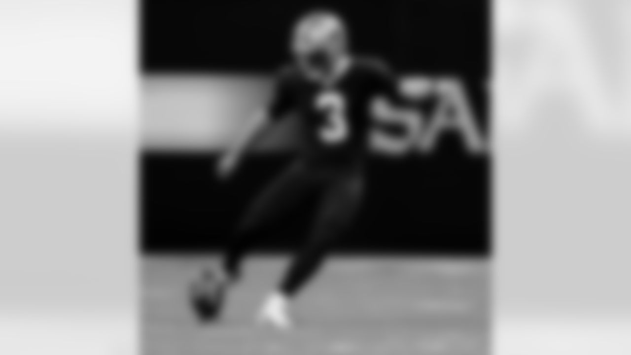 Game action photos from the New Orleans Saints vs. Atlanta Falcons matchup in Week 11 of the 2020 NFL season.