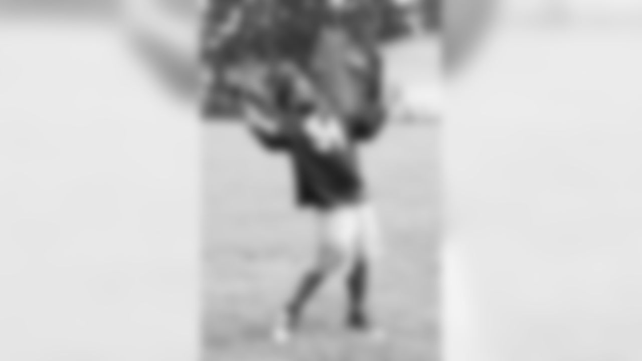 Gallery_Jordan_PlayFootball_101519 (4)