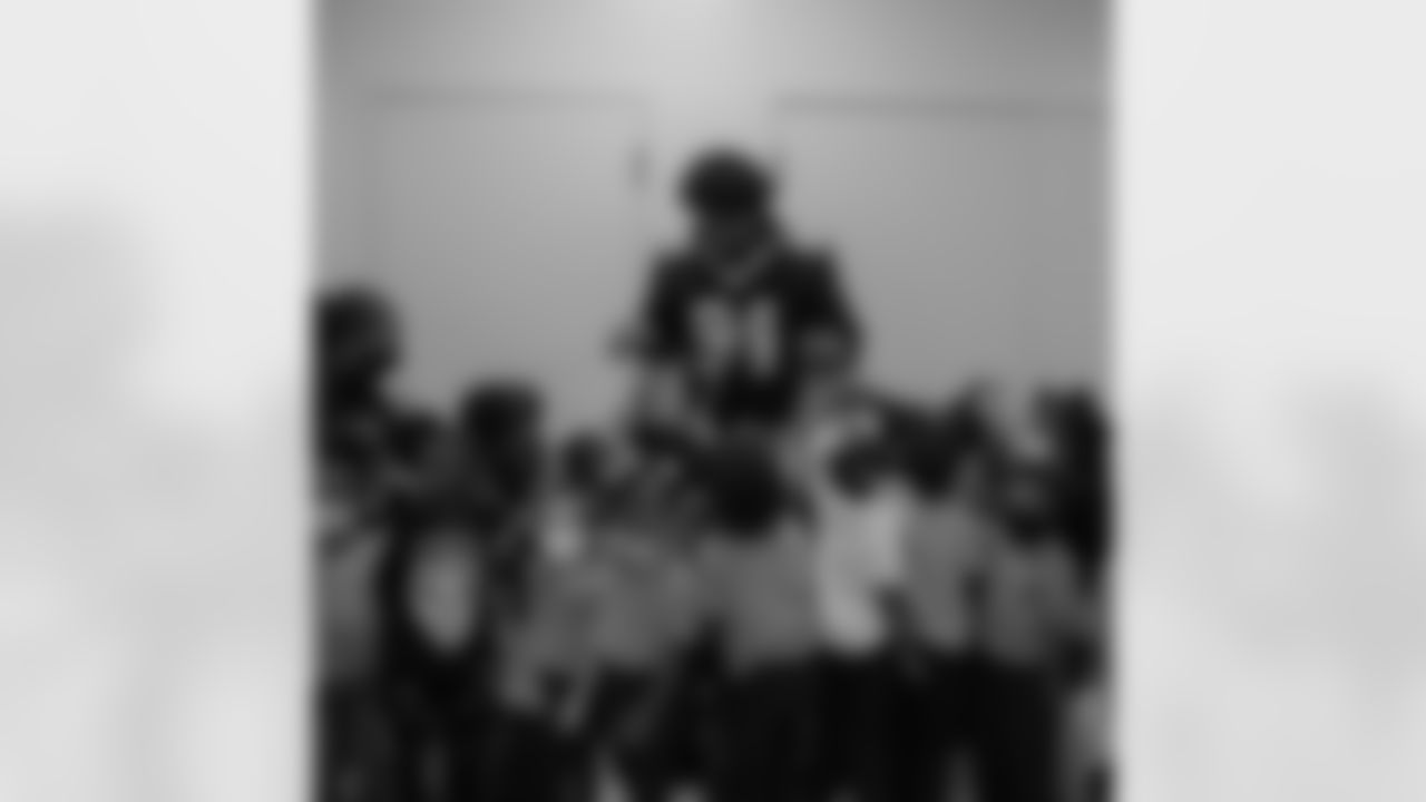 Gallery-Cam-Jordan-saints-literacy-visit-091322-0018