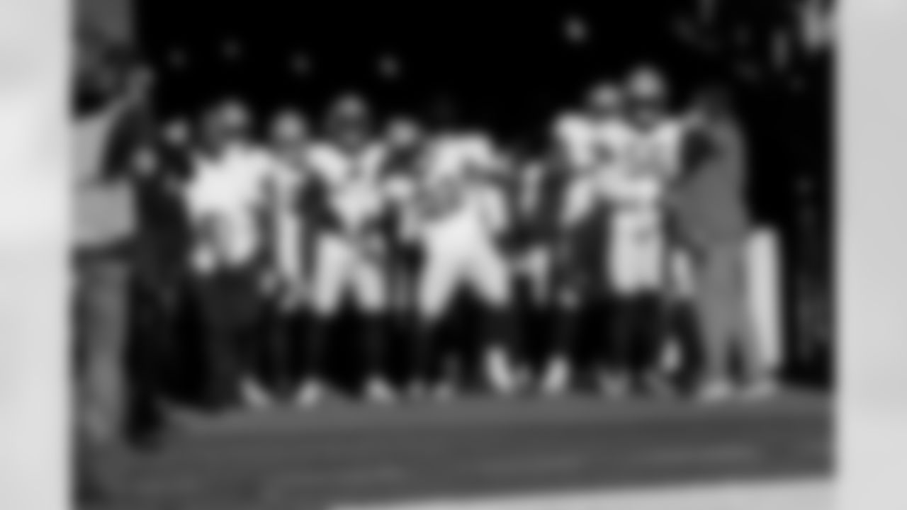New Orleans Saints players prepare for their Week 14 game against the New York Jets on the road.