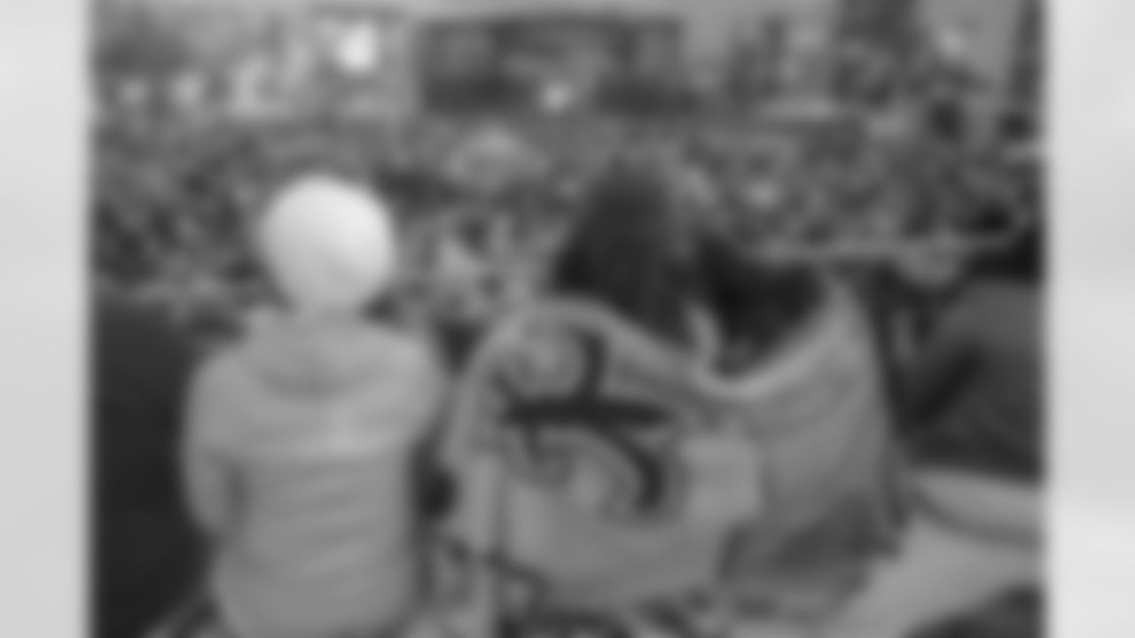 Gallery-Fans-2560-1440-1354