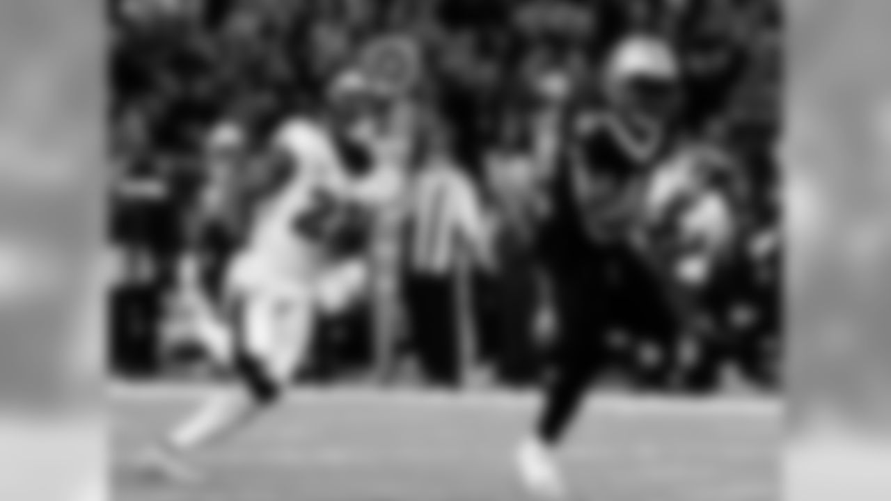 Saints 20 - Eagles 14 (W)
Divisional Game
Michael C. Hebert