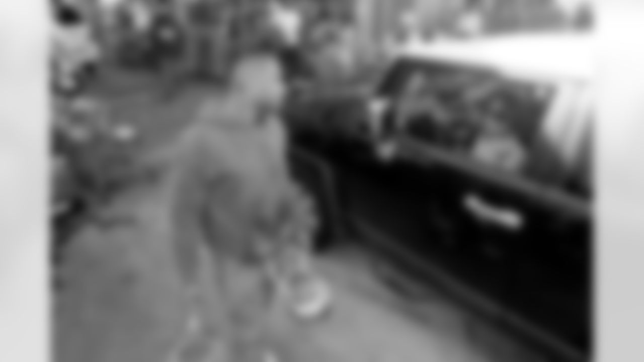 New Orleans Saints safety Tyrann Mathieu and teammates Cam Jordan, Kaden Elliss, Jordan Jackson, and D'Marco Jackson handed out Thanksgiving turkeys and additional food items with Giving Hope New Orleans on Tuesday, November 8 2022.